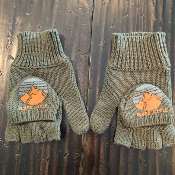 ARMY GREEN/ORANGE BOYS STYLISH GLOVES. Size S. - Picture 1 of 4